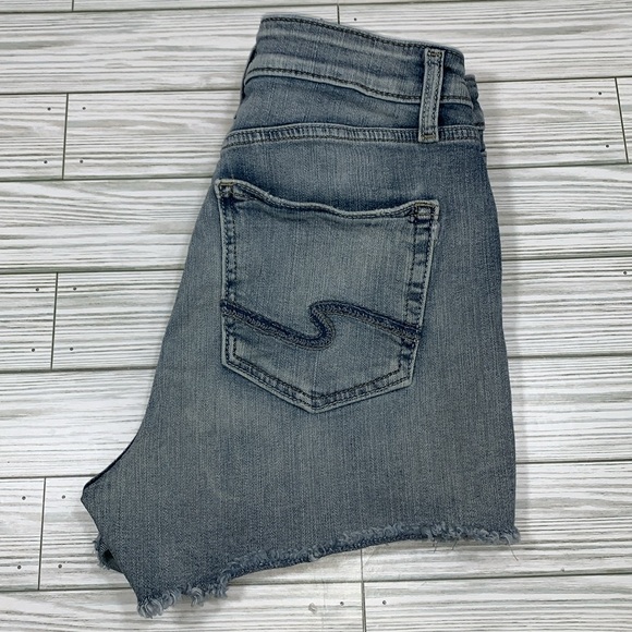 Silver Jeans Avery Short size 26 - Picture 3 of 8